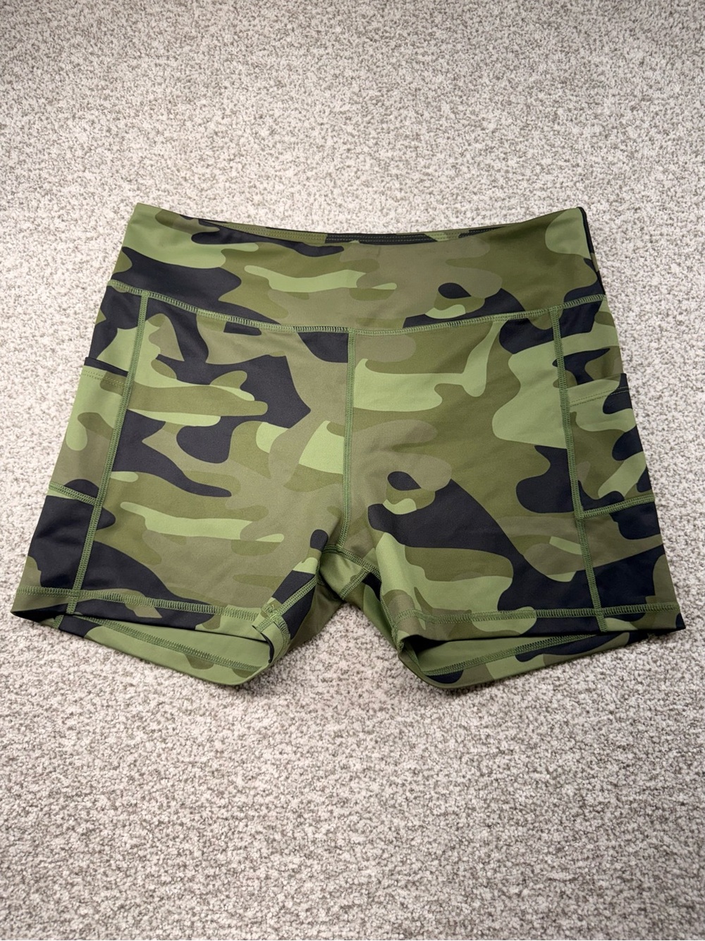 Women ZYIA Active Green Black Camouflage Light n Tight Pocket Hustle Shorts XXXL